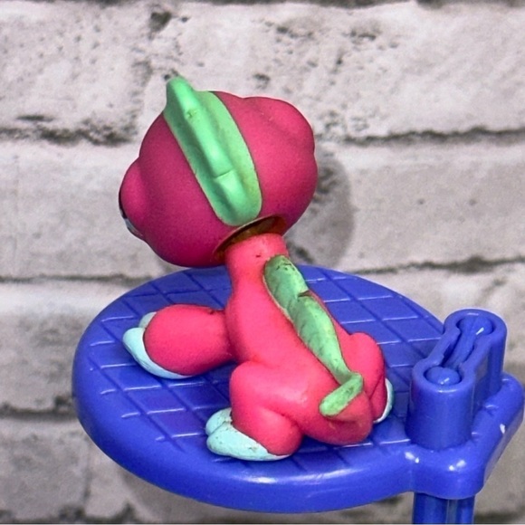 Littlest Pet Shop LPS Pink IGUANA #1575 Hasbro - Picture 4 of 9